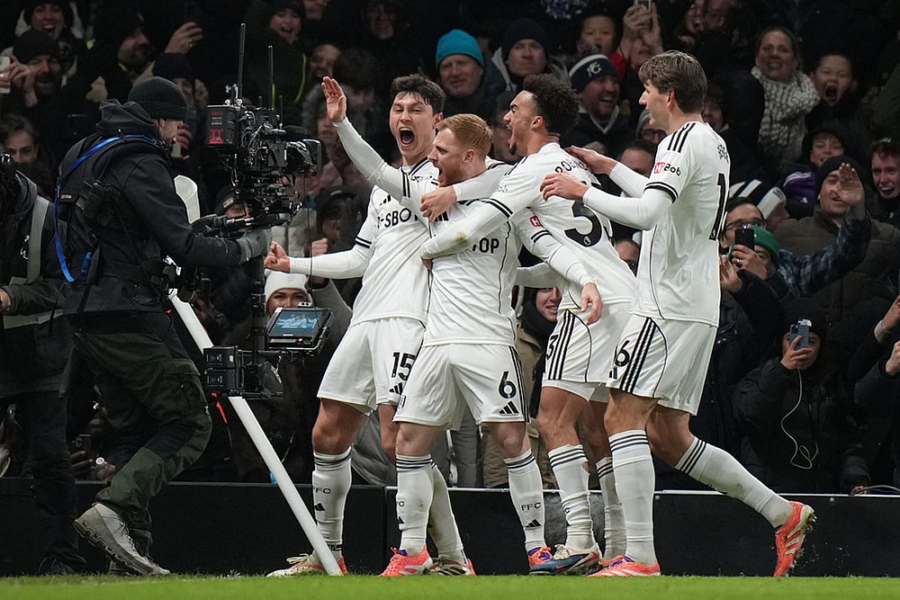 | Photo: AP/Alastair Grant : Fulhams Harrison Reed celebrates after scoring his sides second goal during the English Premier League soccer match between Fulham and Liverpool in London.