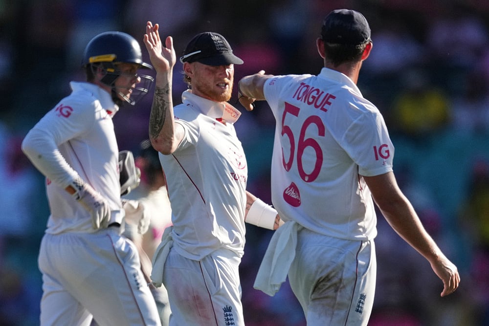 | Photo: AP/Mark Baker : Englands Ben Stokes gestures to teammate Josh Tongue, right, as they leave the field on day three of the fifth and final Ashes cricket test between England and Australia in Sydney.