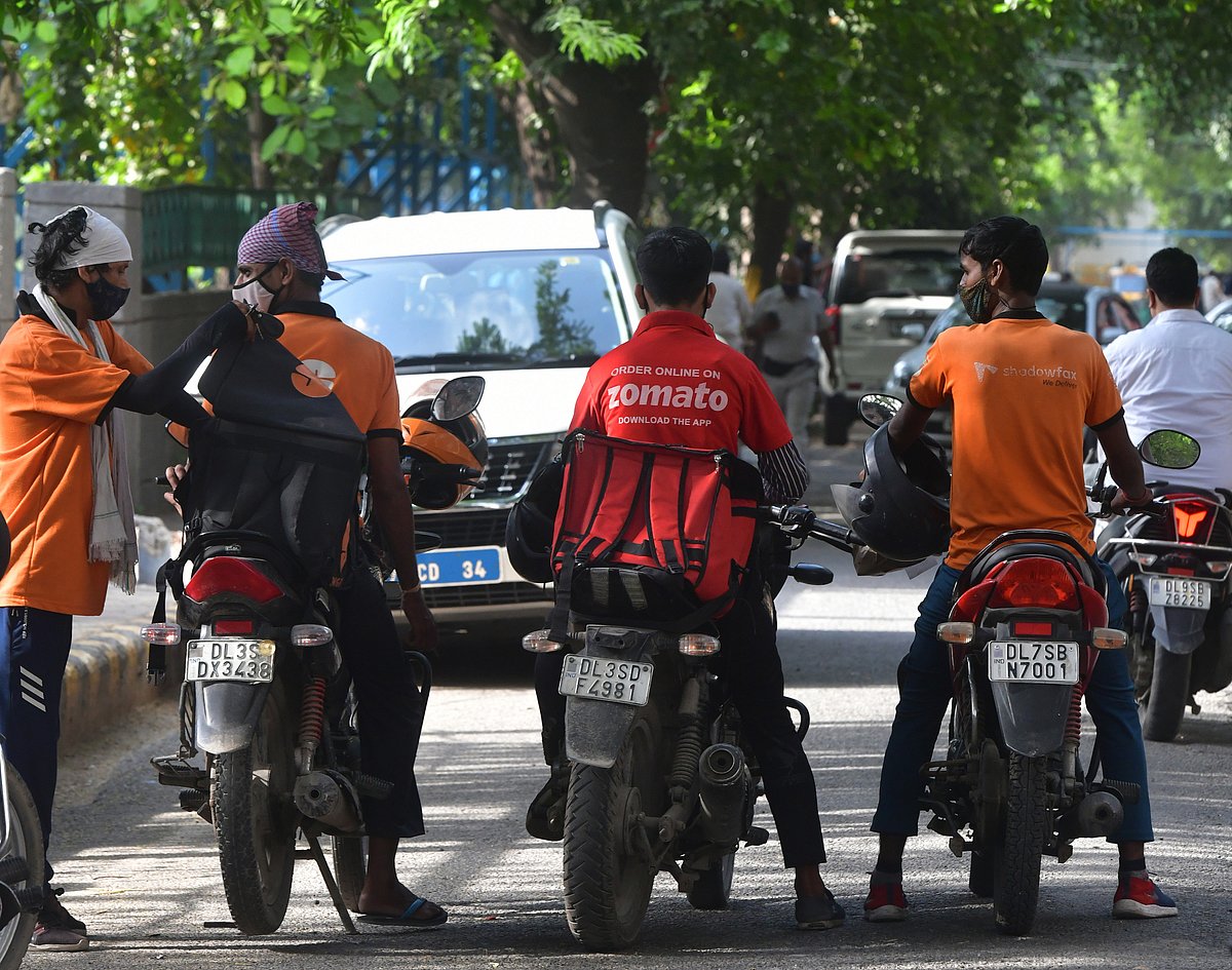 Tribhuvan Tiwari : Food delivery boys on wheels in New Delhi, India. 