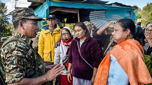 PTI : 2 injured in blasts in Manipurs Bishnupur -