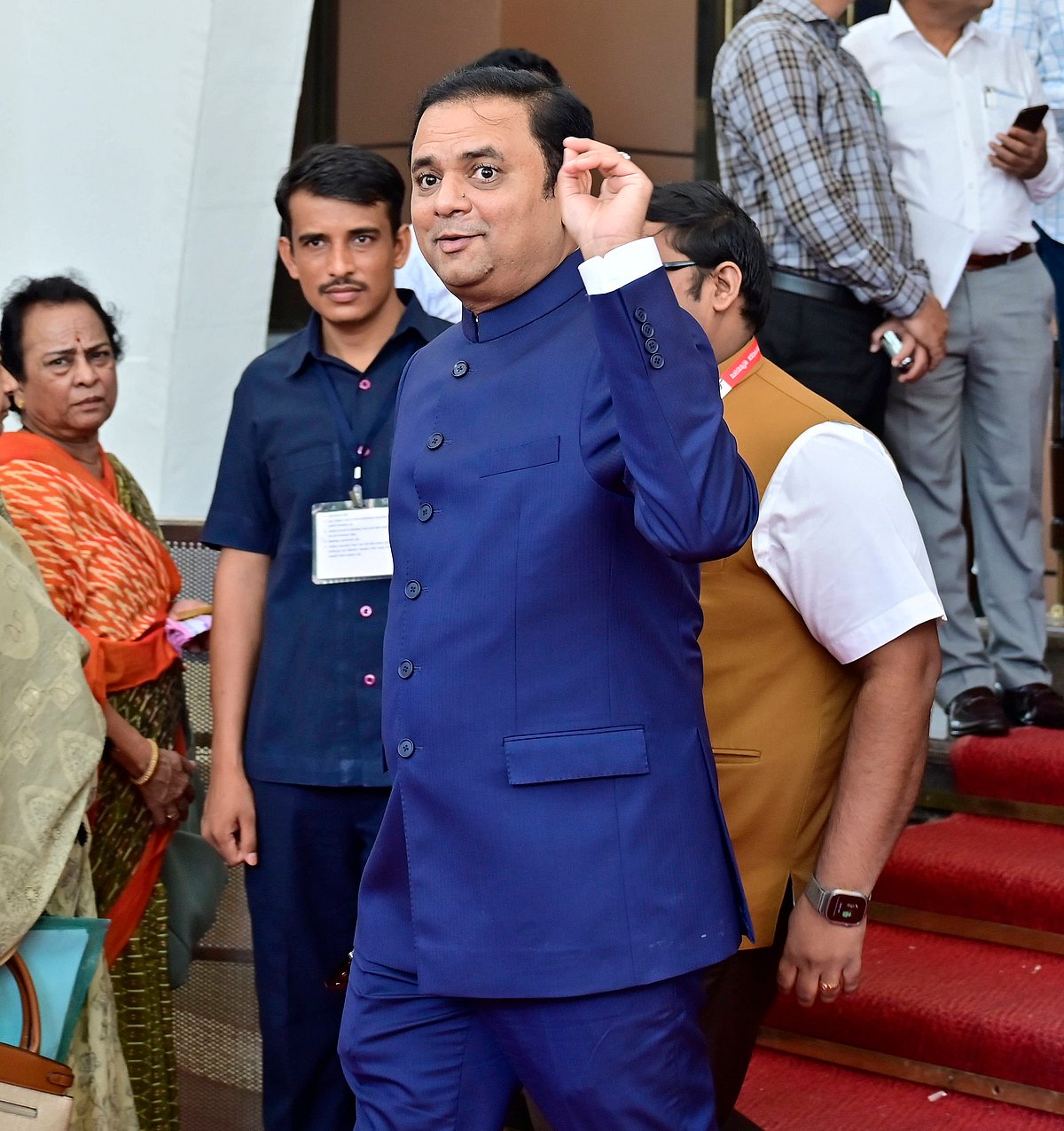 Hindustan Times : The candidates alleged that Narwekar pressured the Returning Officer and police officials to reject their nomination papers for wards 224 to 227. Several of Narwekar’s close relatives are contesting from these wards on BJP tickets.