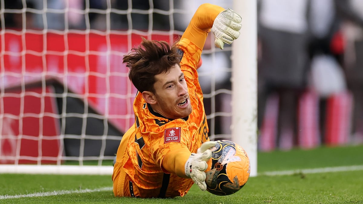 Sunderland goalkeeper Robin Roefs saved three penalties against Everton