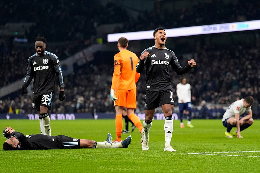 | Photo: Andrew Matthews/PA via AP : Aston Villas Ollie Watkins celebrates the win after the FA Cup third round soccer match between Tottenham Hotspur and Aston Villa in London.