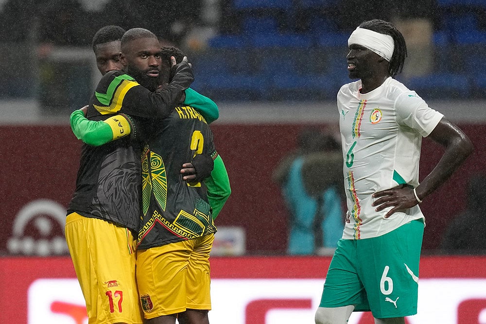 | Photo: AP/Themba Hadebe : Senegals Pathe Ciss, right, and Mali players react after the Africa Cup of Nations quarterfinal soccer match between Senegal and Mali in Tangier, Morocco