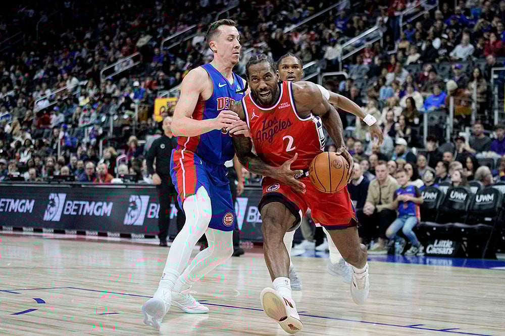 | Photo: AP/Ryan Sun : Los Angeles Clippers forward Kawhi Leonard, right, drives against Detroit Pistons forward Duncan Robinson during the second half of an NBA basketball game in Detroit.