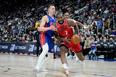 | Photo: AP/Ryan Sun : Los Angeles Clippers forward Kawhi Leonard, right, drives against Detroit Pistons forward Duncan Robinson during the second half of an NBA basketball game in Detroit.