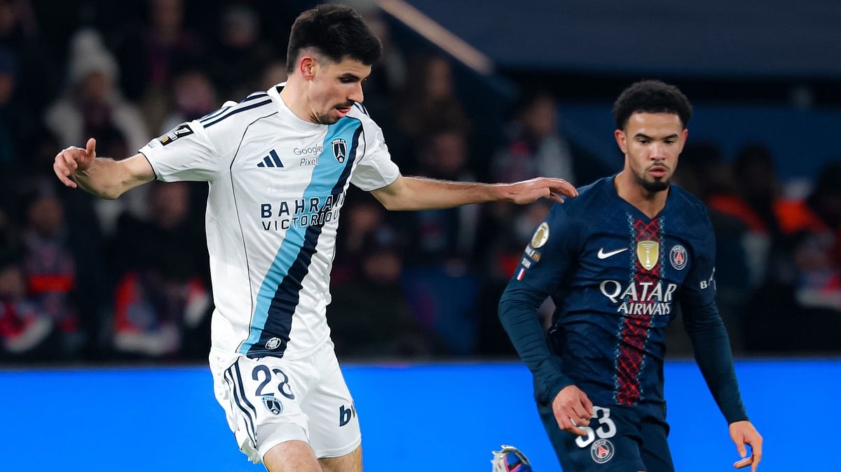 | Photo: X/ParisFC : Paris FC's Thibault De Smet and PSG's Warren Zaire-Emery during the Ligue 1 match on January 4, 2026.