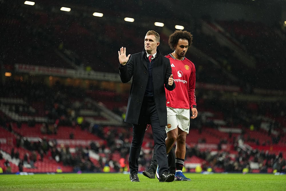 | Photo: AP/Jon Super : Manchester Uniteds interim manager Darren Fletcher and Manchester Uniteds Joshua Zirkzee walk off the pitch after the FA Cup third round soccer match between Manchester United and Brighton in Manchester, England.