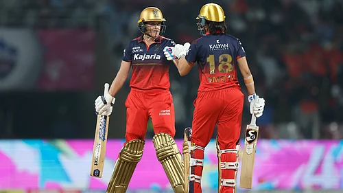 Photo: X/WPL : Grace Harris (left) and Smriti Mandhana have compiled a blazing century partnership for Royal Challengers Bengaluru against Gujarat Giants.
