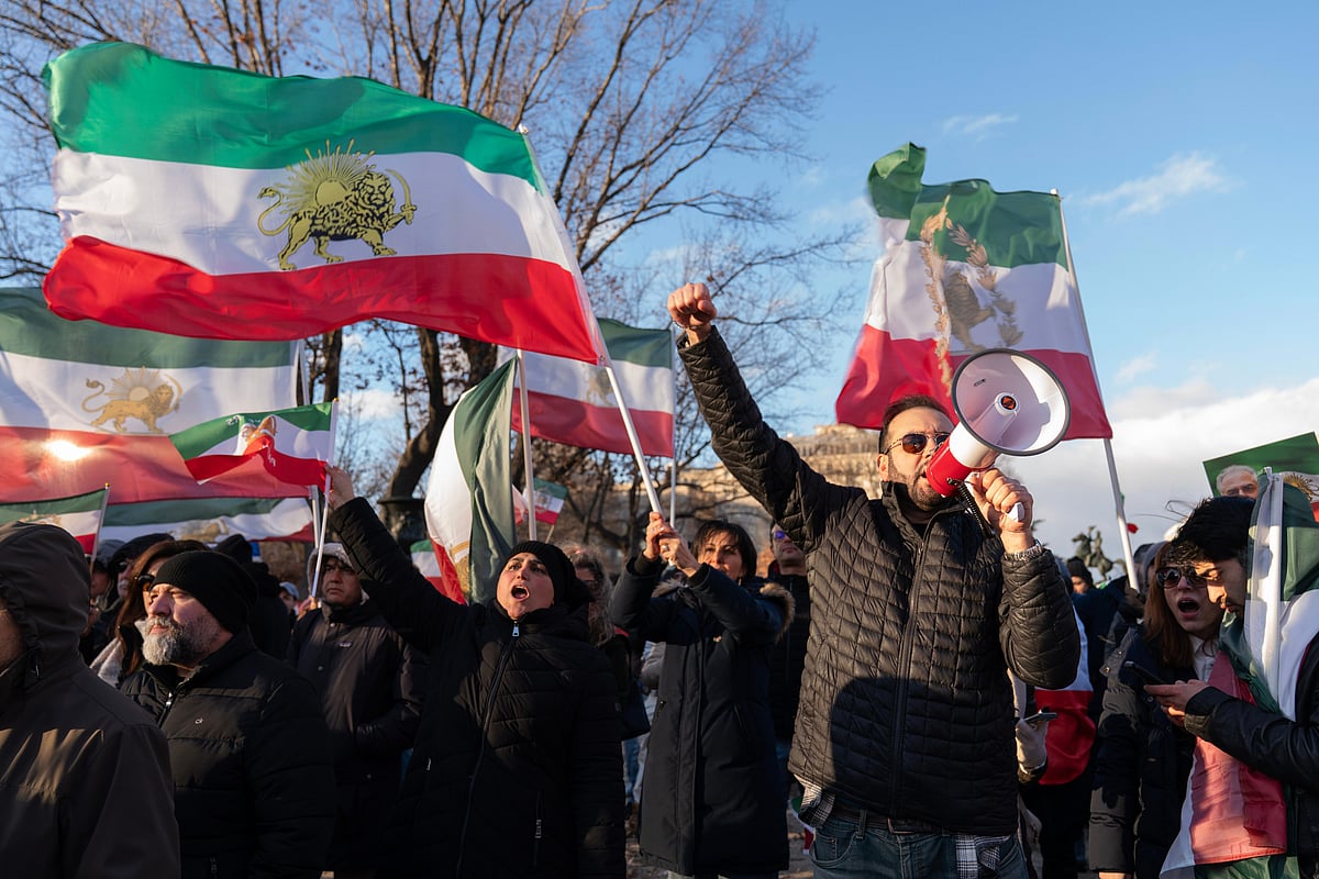 AP/ Jose Luis Magana : Activists take part in a rally supporting protesters in Iran at Lafayette Park, across from the White House, in Washington, Sunday