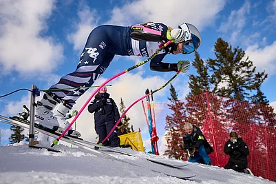| Photo: AP/Jacquelyn Martin : Skier Lindsey Vonn starts on a practice run with members of the U.S. Womens Ski Team during practice at Copper Mountain, Colo.