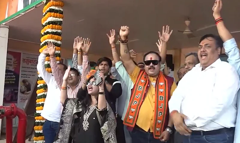 Screengrab : BJP party workers celebrate after the Mahayuti alliance victory in Mumbai.