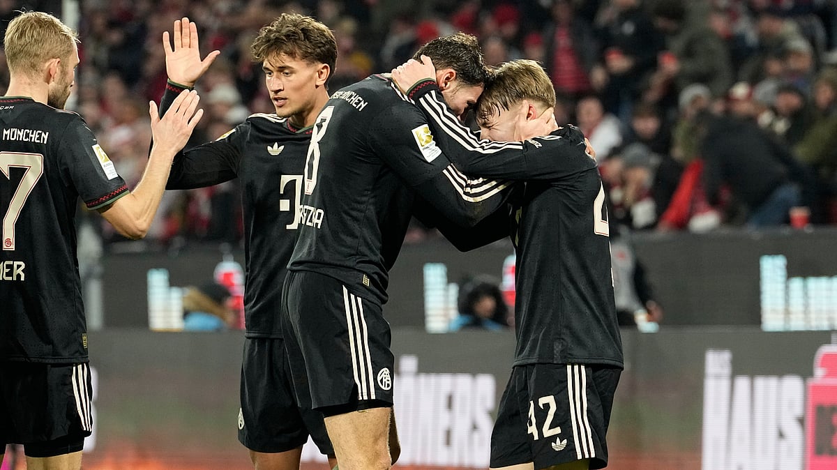 | Photo: AP/Martin Meissner : Bayern's Lennart Karl, right, celebrates with teammates after scoring his side's third goal during the German Bundesliga soccer match between 1.FC Koeln and FC Bayern Munich in Cologne, Germany, Wednesday, Jan. 14, 2026.