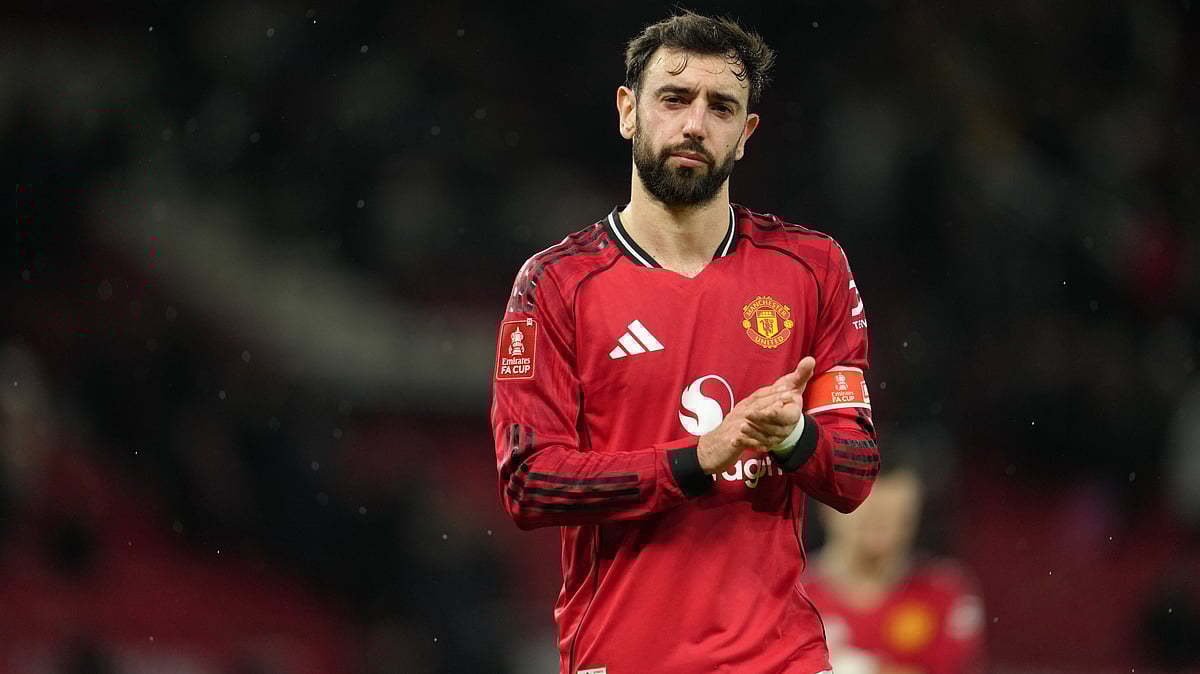 | Photo: AP/Jon Super : Manchester United's Bruno Fernandes walks off the pitch after the FA Cup third round soccer match between Manchester United and Brighton in Manchester, England, Sunday, Jan. 11, 2026.