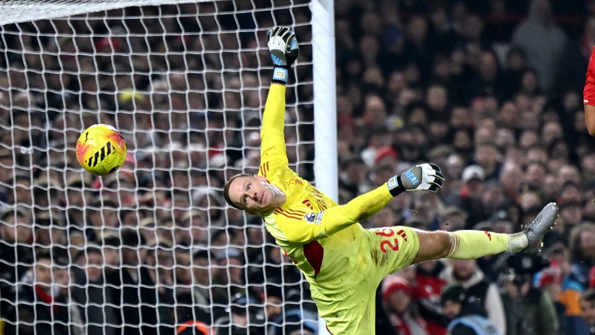 Matz Sels made a stunning stop.