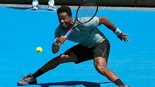 | Photo: AP/Asanka Brendon Ratnayake : Australian Open 2025: Gael Monfils plays a forehand return to Giovanni Mpetshi Perricard