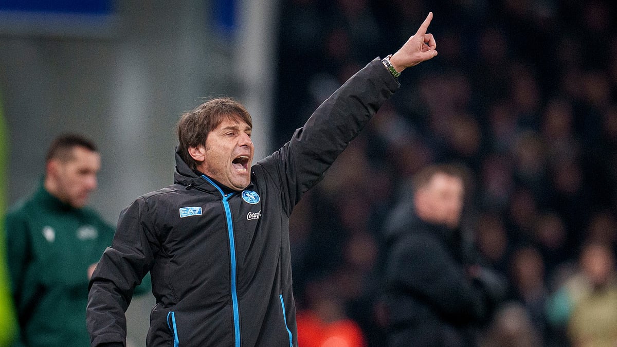Napoli head coach Antonio Conte on sidelines