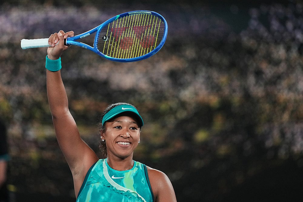 | Photo: AP/Asanka Brendon Ratnayake : Naomi Osaka of Japan waves after defeating Antonia Ruzic of Croatia in her first round match at the Australian Open tennis championship in Melbourne, Australia.