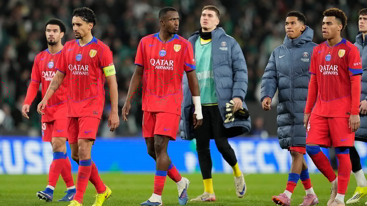 | Photo: AP/Armando Franca : PSG's players react after the Champions League opening phase soccer match between Sporting CP and Paris Saint-Germain, in Lisbon, Tuesday, Jan. 20, 2026.