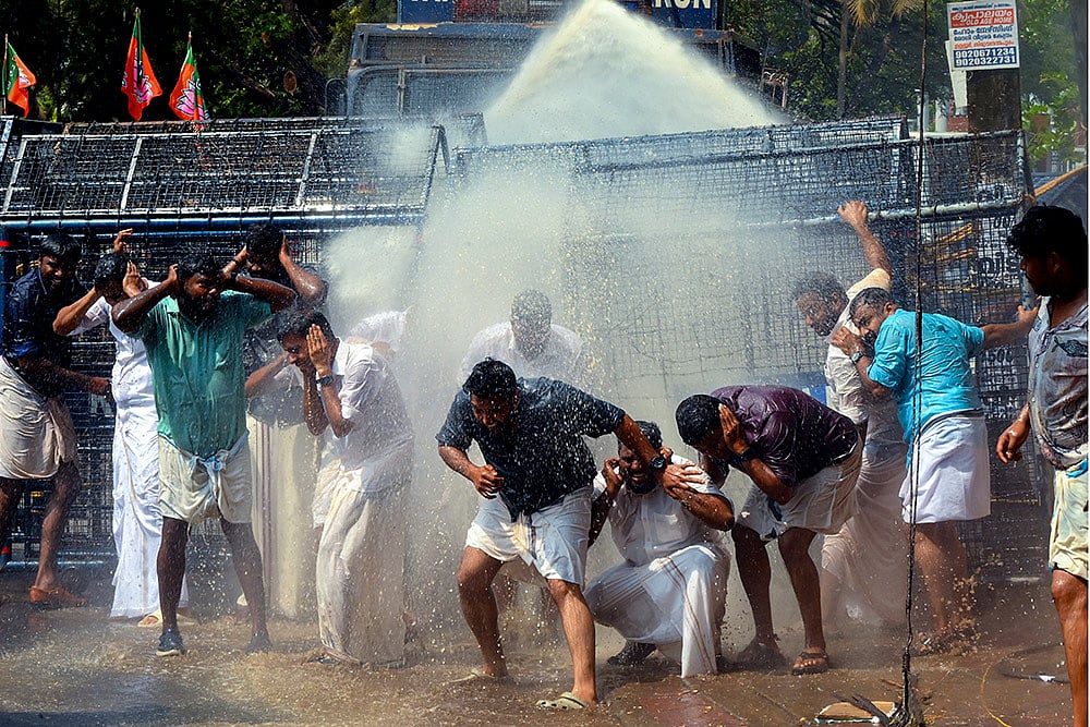 Photo: PTI  : Police use water cannons to disperse Youth Congress activists during their protest near the Kerala Legislative Assembly demanding the resignation of Devaswom Minister V.N. Vasavan over the Sabarimala gold smuggling controversy, in Thiruvananthapuram. | rep image |