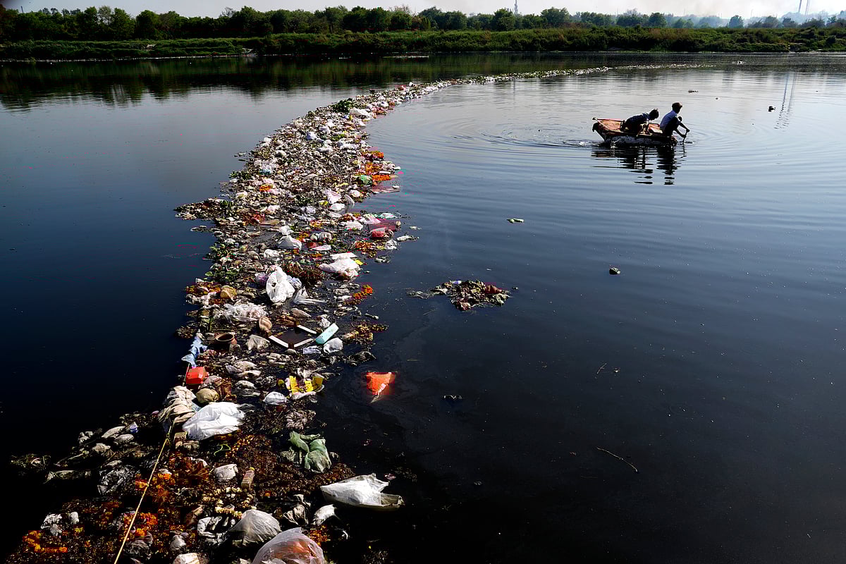 SURESH K PANDEY : Yamuna riverbank littered 