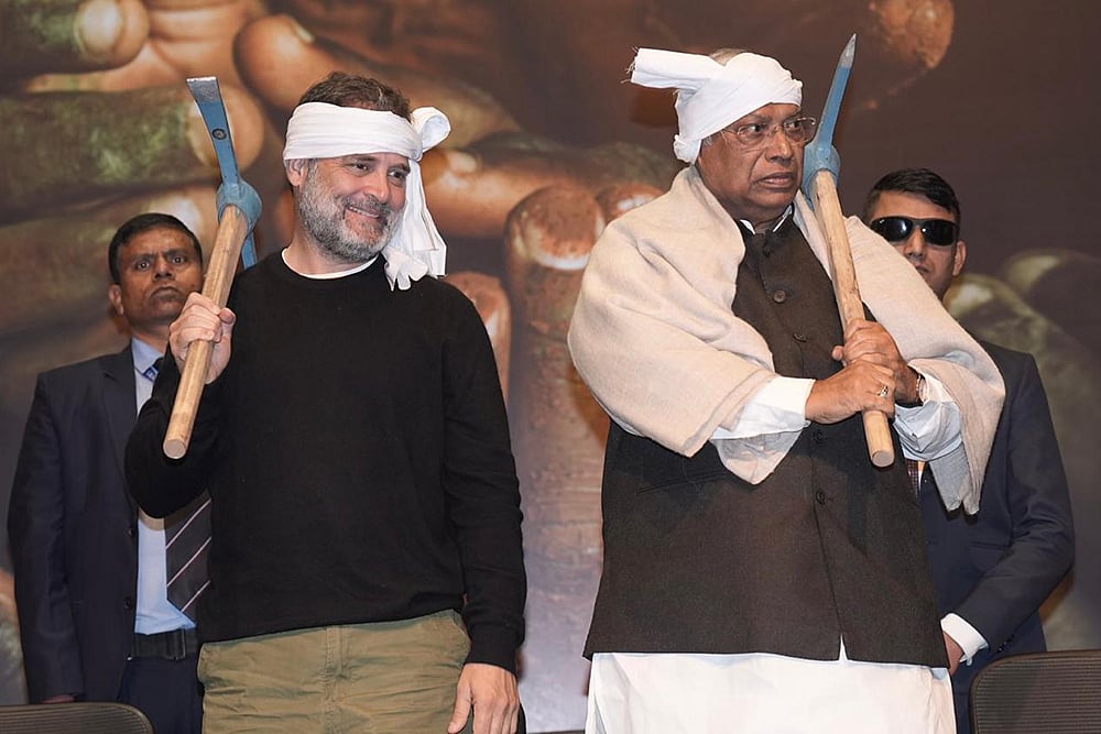 | Photo: Tribhuvan Tiwari/Outlook : Leader of Opposition in the Lok Sabha Rahul Gandhi, left, and Congress President and Leader of Opposition in the Rajya Sabha Mallikarjun Kharge during the national MGNREGA workers� convention hosted by Rachnatmak Congress, in New Delhi.