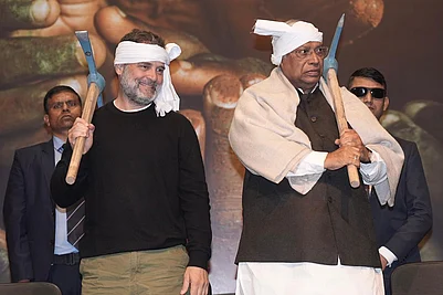 | Photo: Tribhuvan Tiwari/Outlook : Leader of Opposition in the Lok Sabha Rahul Gandhi, left, and Congress President and Leader of Opposition in the Rajya Sabha Mallikarjun Kharge during the national MGNREGA workers� convention hosted by Rachnatmak Congress, in New Delhi.