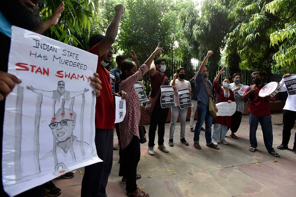 IMAGO / Hindustan Times : Human rights activists carried protests after Stan Swamy died in Jail as undertrial political prisoner 