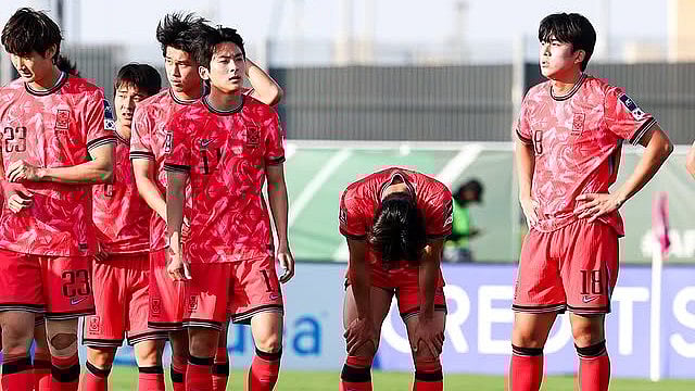 | Photo: Instagram/thekfa : South Korea U23 players react after their AFC U23 Asian Cup defeat against Japan U23 on January 20, 2026.