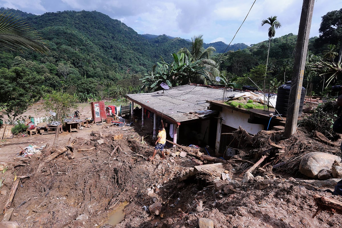 IMAGO / Xinhua : This photo taken on Dec. 12, 2025 shows damaged houses affected by Cyclone Ditwah in Badulla District, Sri Lanka. 