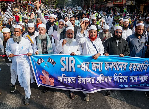Manvender Vashist Lav : est Bengal State Jamiat-e-Ulama President Siddiqullah Chowdhury with other members during a protest march against the alleged harassment and logical discrepancies in the ongoing SIR exercise in the state, in Kolkata, Tuesday, Jan. 27, 2026
