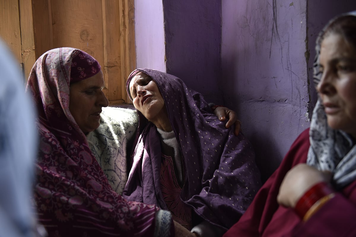 Yasir Iqbal : Family of Adil Hussain Shah mourning