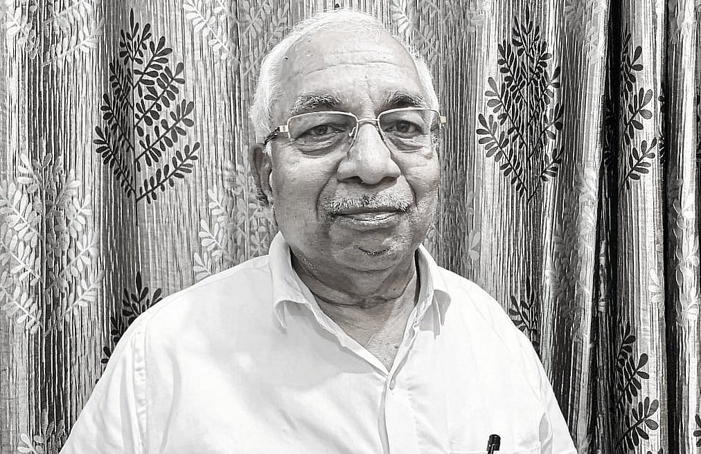 X  : Arvind Patkar, founder of Manovikas Prakashan died at 73 in Pune. His contribution to Marathi publishing industry enriched generations of authors and readers.