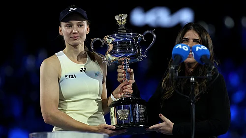 Rybakina receives the trophy from Jennifer Capriati