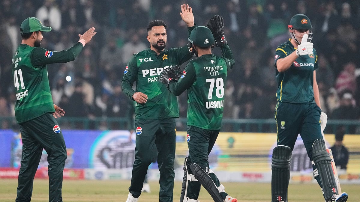 | Photo: AP/K.M. Chaudary : Pakistans Mohammad Nawaz, center, celebrates with teammates after the dismissal of Australias Matt Renshaw during the second T20 cricket match between Pakistan and Australia, in Lahore, Pakistan, Saturday, Jan. 31, 2026.