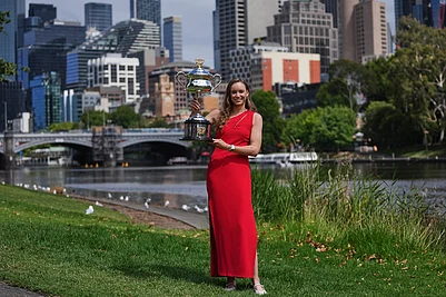 | Photo: AP/Dita Alangkara : Elena Rybakina of Kazakhstan poses with Daphne Akhurst Memorial Cup on the banks of the Yarra River the morning after defeating Aryna Sabalenka of Belarus in the womens singles final at the Australian Open tennis championship in Melbourne, Australia.