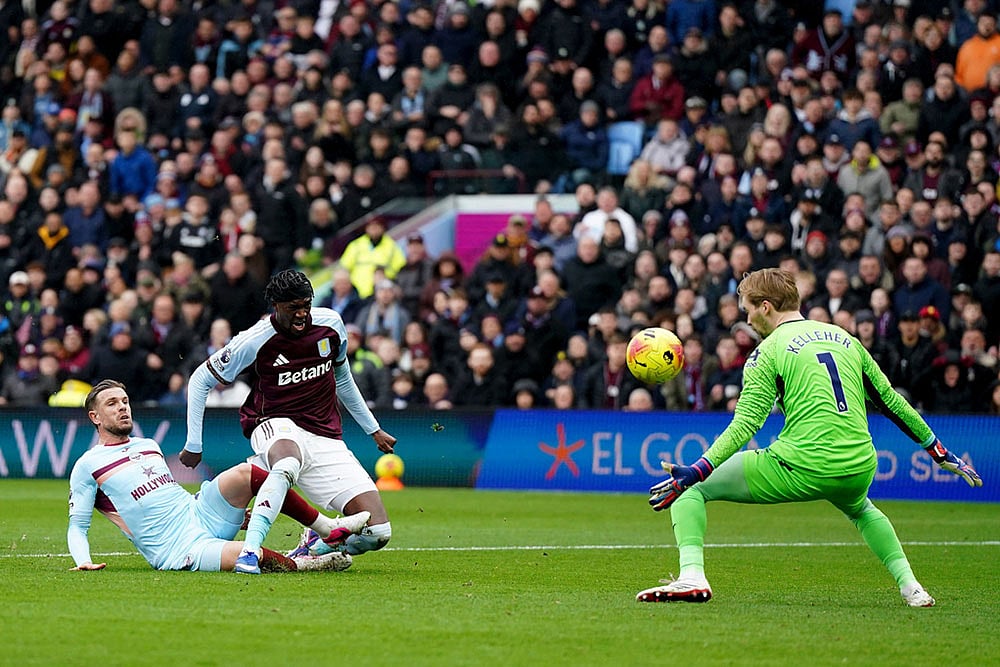 | Photo: Jacob King/PA via AP : Aston Villas Tammy Abraham has a shot on goal during their English Premier League soccer match against Brentford in Birmingham, England.