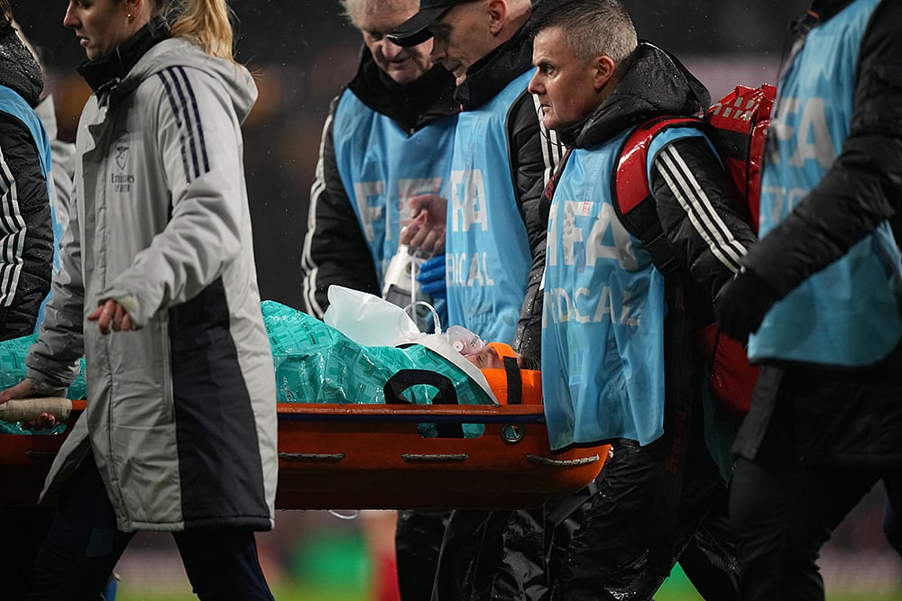 | Photo: AP/Alastair Grant : Arsenals goalkeeper Anneke Borbe is carried on a stretcher after getting injured in a collision with teammate Lotte Wubben-Moy during the Womens Champions Cup final soccer match between Arsenal FC and SC Corinthians in London.