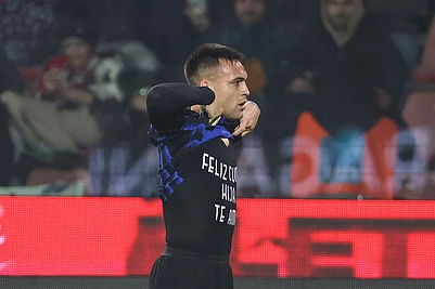 | Photo: Alberto Mariani/LaPresse via AP : Inters Lautaro Martinez celebrates after scoring the opening goal during the Serie A soccer match between Cremonese and Inter in Cremona, Italy.