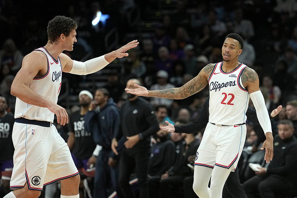 | Photo: AP/Ross D. Franklin : Los Angeles Clippers guard Jordan Miller (22) celebrates a 3-pointer against the Phoenix Suns with Clippers center Brook Lopez during the second half of an NBA basketball game in Phoenix. 