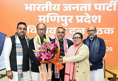 ANI : BJP leader Yumnam Khemchand Singh (second from left) being congratulated by BJP Manipur President Adhikarimayum Sharda Devi on being elected as the BJP Legislature Party Leader of Manipur during the Manipur Legislative Party meeting, in New Delhi on Tuesday. Manipur Former Chief Minister N. Biren Singh, BJP MP Sambit Patra and BJP National General secretary Tarun Chugh also present. (@tarunchughbjp X ANI Photo