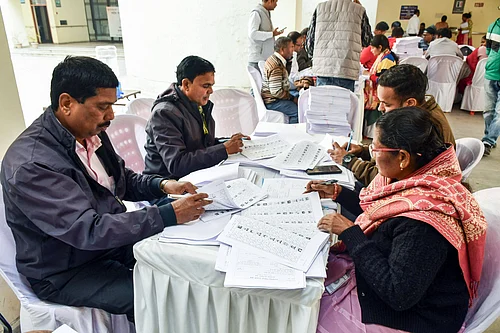 IMAGO/ANI News : Employees of DC office verify the voter list ahead of the Council elections on 23rd February 2026, in Ranchi