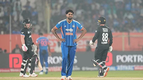 | Photo: AP/Aijaz Rahi : Indias Harshit Rana reacts after a boundary by New Zealands Tim Seifert, left, during the fourth T20 cricket match between India and New Zealand in Visakhapatnam.