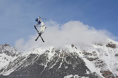 | Photo: AP/Lindsey Wasson, File : Chinas Eileen Gu practices during a freestyle skiing slopestyle training session at the 2026 Winter Olympics, in Livigno, Italy.