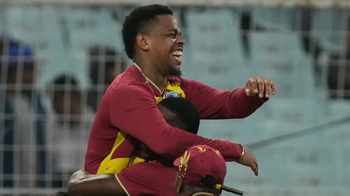 (AP Photo/Bikas Das) : West Indies Shimron Hetmyer, left, celebrators with teammates after taking the catch to dismiss Scotlands George Munsey during the T20 World Cup cricket match between Scotland and West Indies in Kolkata, India, Saturday, Feb. 7, 2026