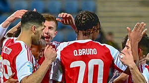 olympiacosfc/X : Olympiacos footballers celebrating a goal against Asteras Tripolis in Greek Super League 2025-26