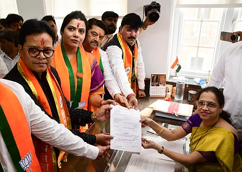 PTI :
Tawde’s political career has been rooted more in municipal administration than mass politics. Known within the party as a disciplined organisational leader, she rose steadily through the BJP’s local and civic ranks.