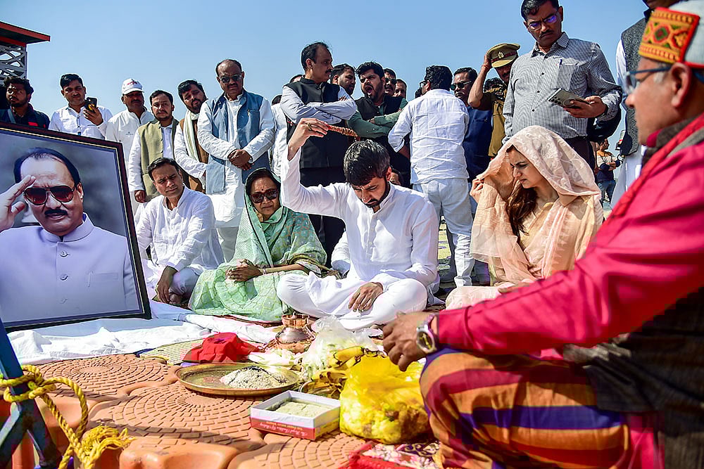 | Photo: PTI  : Maharashtra Deputy Chief Minister Sunetra Pawar, with Jay Pawar, son of former Maharashtra deputy chief minister Ajit Pawar, who was killed in a plane crash in Punes Baramati, performs latters last rite rituals, in Prayagraj.