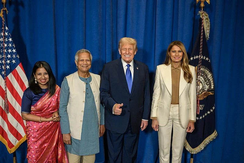 File photo : US President Donald Trump and First Lady Melania Trump pose for a picture with Bangladesh Chief Adviser Professor Muhammad Yunus and his daughter Deena Yunus during a reception hosted by the US President on September 23 in New York