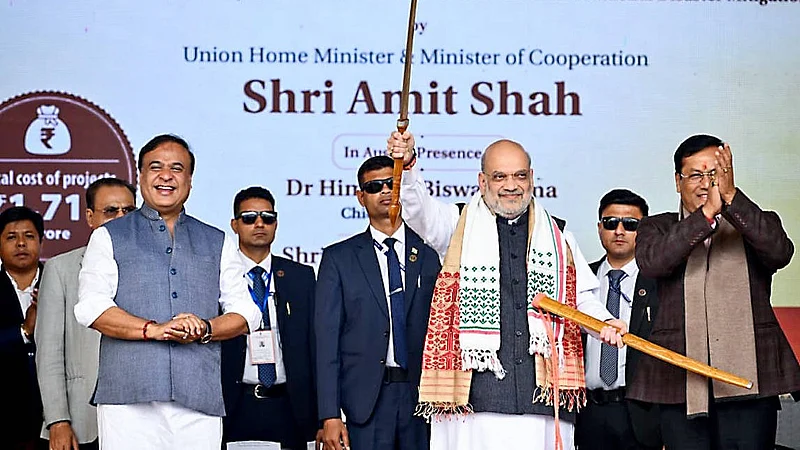 Source: IMAGO / ANI News : Union Home Minister Amit Shah, Assam Chief Minister Himanta Biswa Sarma and Union Minister Sarbananda Sonowal during a public rally after laying foundation stone for many development projects Dibrugarh, Jan 30.